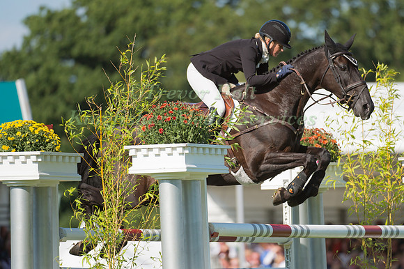 Jonelle Price (NZL) and  Classic Moet