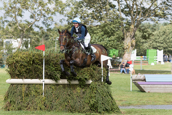 CHARLOTTE JENKINS RIDING  CUFFESGRANGE ARS ROYALE