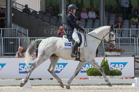 NICOLAS WETTSTEIN (ECU) AND MEYER'S HAPPY