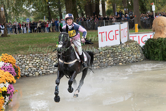 Nana DALTON  (GBR) AND ABSOLUT OPPOSITION