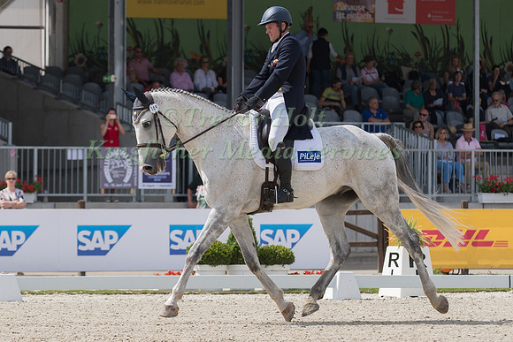 NICOLAS WETTSTEIN (ECU) AND MEYER'S HAPPY