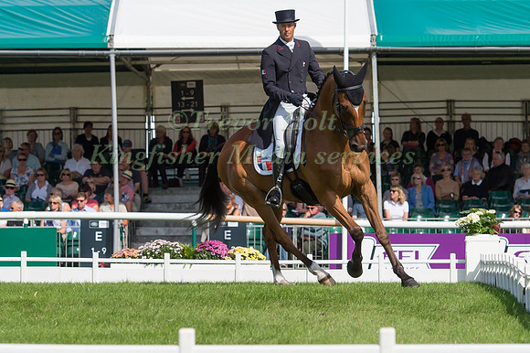 PASCAL  LEROY (FRA) RIDING MINOS DE PETRA