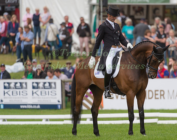 Mark  Todd (NZL) riding NZB Campino