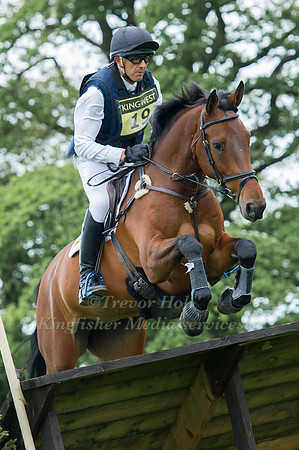 Bill  Levett (AUS) riding Irish Angel NJ
