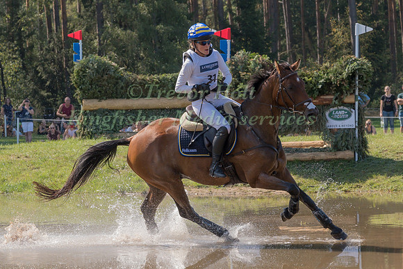 Ebba Adnervik (SWE) and Chippieh
