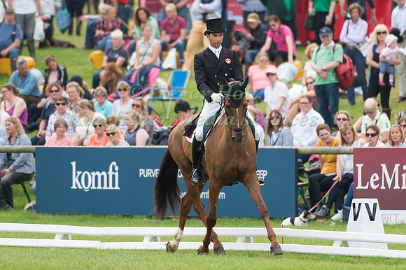 Alex Hua  Tian (CHN) riding Don Geniro