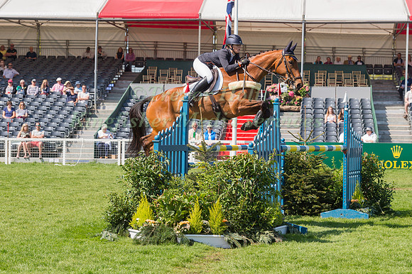 ALICIA HAWKER  (GBR) RIDING  CHARLES RR