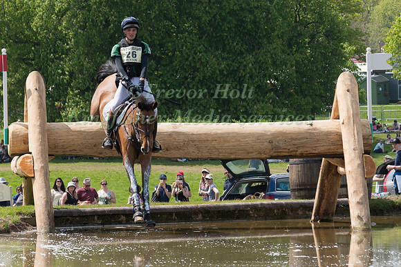 TOM JACKSON  (GBR) RIDING  WALTHAM FIDDLERS FIND