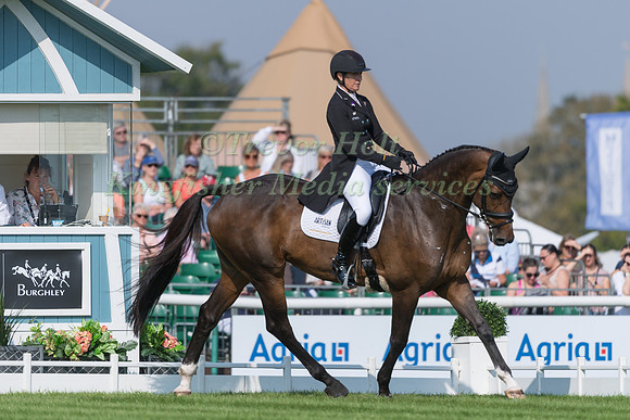 CAROLINE POWELL AND GREENACRES SPECIAL CAVALIER (NZL)
