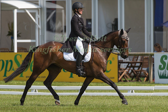 Caroline Powell (NZL) riding Spice Sensation