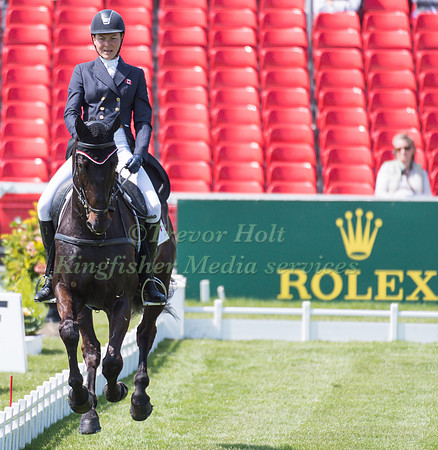 Kathryn Robinson of Canada riding Let it Bee