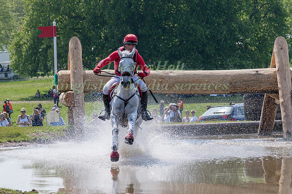 PAUL TAPNER (AUS) RIDING  BONZA KING OF ROUGES