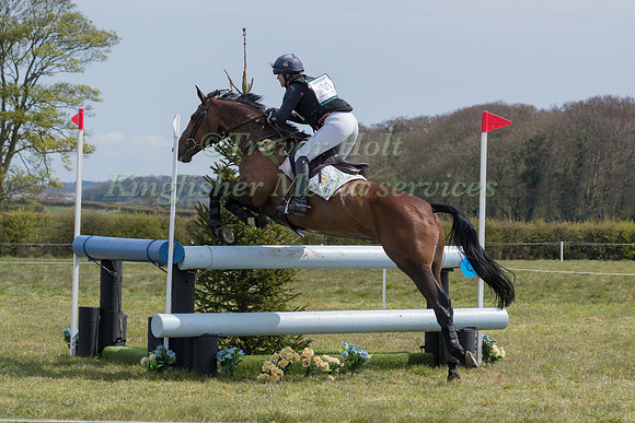 PIGGY MARCH RIDING VANIR KAMIRA