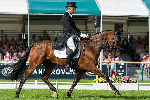 BILL  LEVETT (AUS) RIDING IMPROVISE
