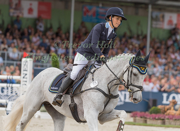 Louise Romeike (SWE) and Waikiki