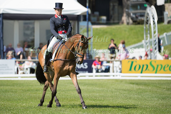 Pippa Funnell (GBR) riding Mirage D'Elle