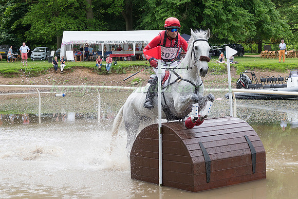 PAUL TAPNER (AUS) RIDING BONZA KING OF ROUGES TAKING PART IN THE CROSS COUNTRY PHASE OF THE CICO THREE STAR AT THE 2017 HOUGHTON INTERNATIONAL HORSE TRIALS