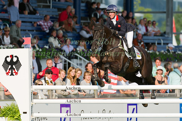 Nicola Wilson and Opposition Buzz