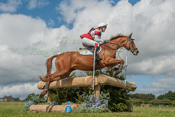 Willa Newton (GBR) riding Caja 20
