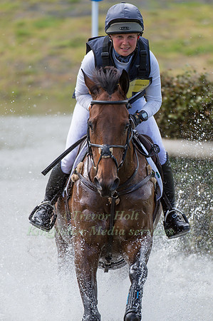 Sarah Parkes riding Balladeer Durban Hills
