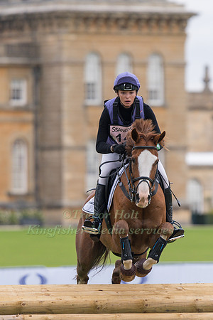 EMILY KING (GBR) RIDING DARGUN