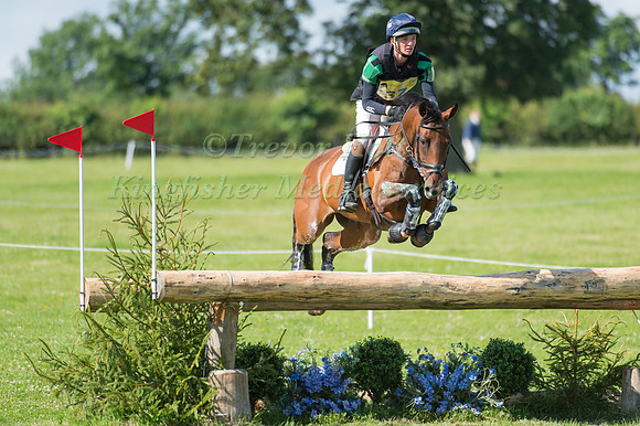 Tom Jackson (GBR) riding Dowalda