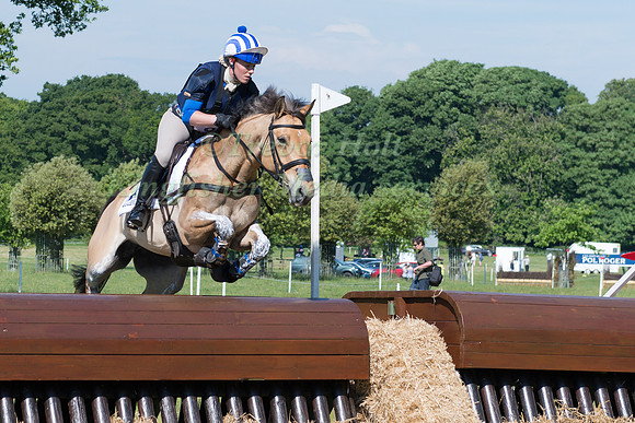 IMOGEN MURRAY (GBR) RIDING IVE DUN TALKING  IN THE CROSS COUNTRY PHASE OF THE CCI ONE STAR AT THE 2017 HOUGHTON INTERNATIONAL HORSE TRIALS