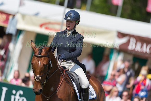Imogen Murray (GBR) riding Ivar Gooden