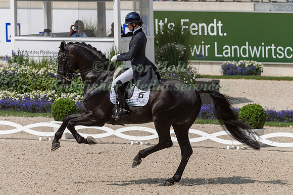 Charlotte Fry (GBR) and Glamourdale