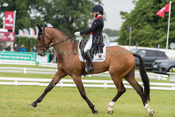 LAURA COLLETT (GBR) AND LONDON 52