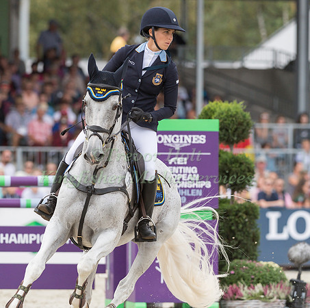 Louise Romeike (SWE) and Waikiki