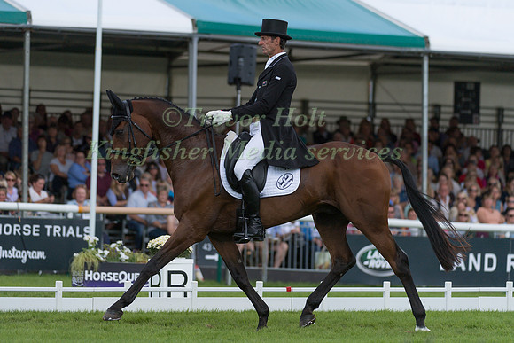 Mark  Todd (NZL) and Leonidas II