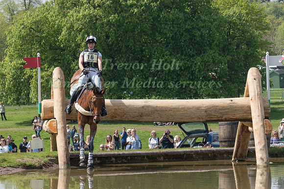 ALICIA HAWKER  (GBR) RIDING  CHARLES RR