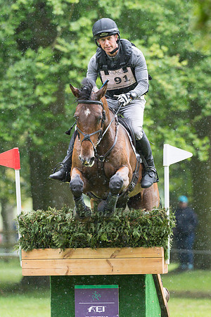 TOM D CRISP (GBR) AND COOLYS LUXURY