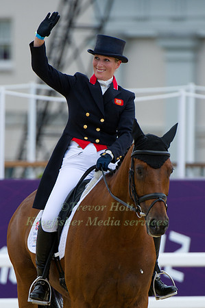 Zara Phillips waving to crowd