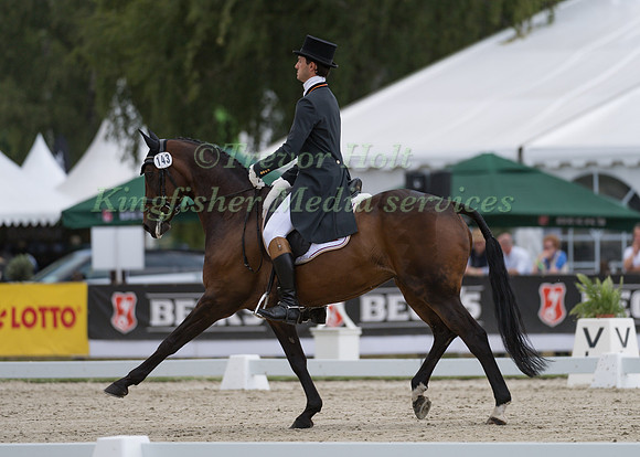 ESTEBAN VALLE BENITEZ (ESP) AND MILANA