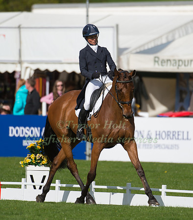 Sarah  Ennis (IRL) riding Horseware Stellor Rebound