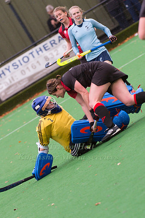 Nat Wray of Bowdon Hightown and Goalkeeper Grace Lawes of Readin