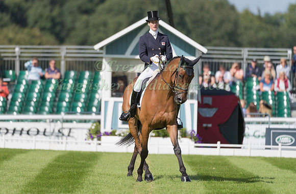 Willa Newton (GBR) and Chance Remark