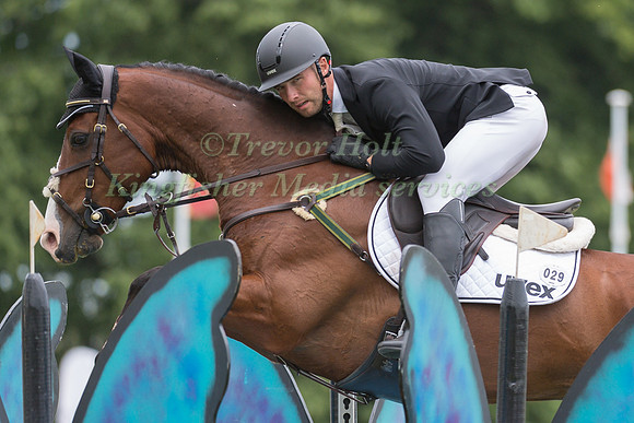 ALEXANDER WHEWALL (GBR) AND CHAKIRIS STAR TAKING PART IN THE SHOWJUMPING PHASE OF THE CCI THREE STAR COMPETITION AT THE 2017 EQUI-TREK BRAMHAM INTERNATIONAL HORSE TRIALS