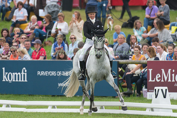 Jonelle  Price (NZL) riding Faerie Dianimo