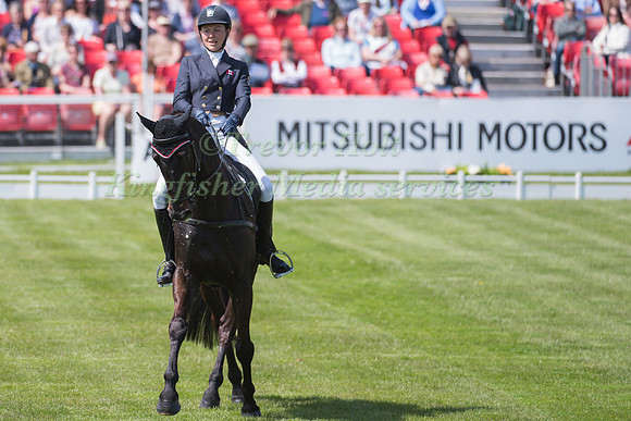 Kathryn Robinson of Canada riding Let it Bee