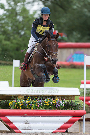 JASMIN  GAMBIRASIO (SUI) RIDING TEMPO DE LAUME