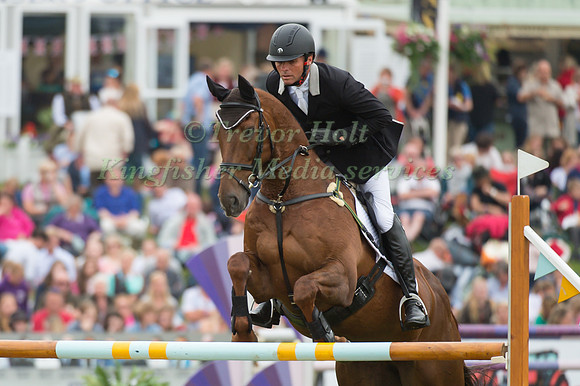 Dan  Jocelyn (NZL) riding Dassett Cool Touch