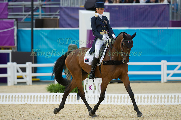 Lucinda Fredericks and Flying Finish