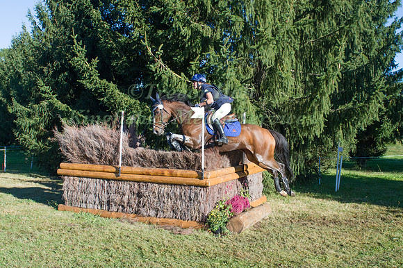 Elanore Musa (FRA) riding Themis Dhelleville