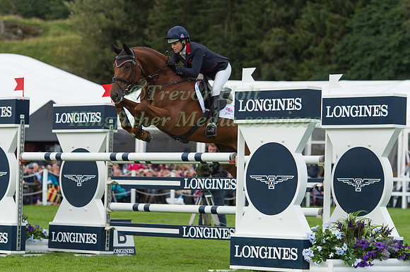Sarah Bullimore riding Lilly Corinne