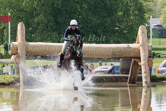 FLORA HARRIS  (GBR) RIDING  BAYANO