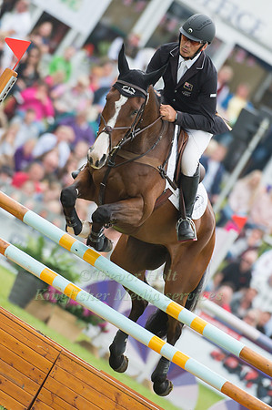 Andrew  Nicholson (NZL) riding Jet Set IV