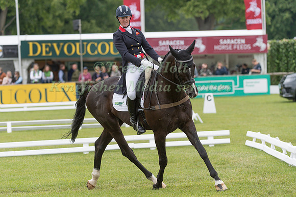 NICOLA WILSON (GBR) AND YACABO BK
